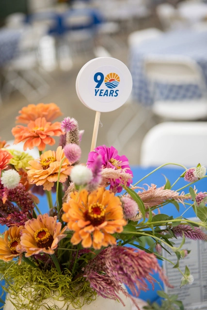 Floral centerpiece featuring the 90th anniversary logo for United Way of Greater Kingsport.